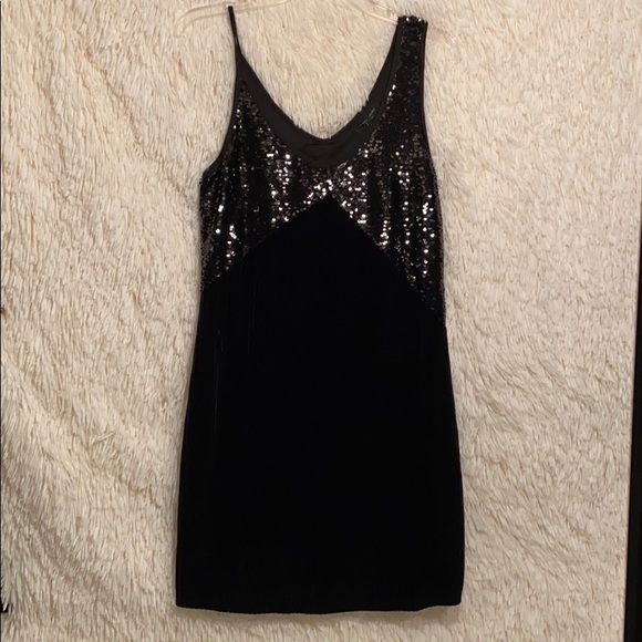 Romeo & Juliet Couture Dresses & Skirts - NWT Romeo Juliet Black Dress w/sequins Sz Med